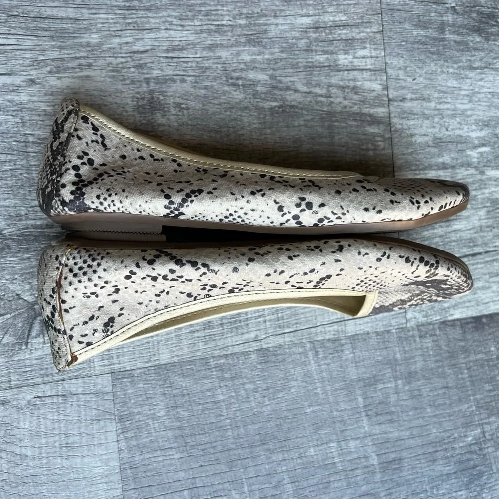 Skechers Balet Flats Size 6.5 Sneak Print